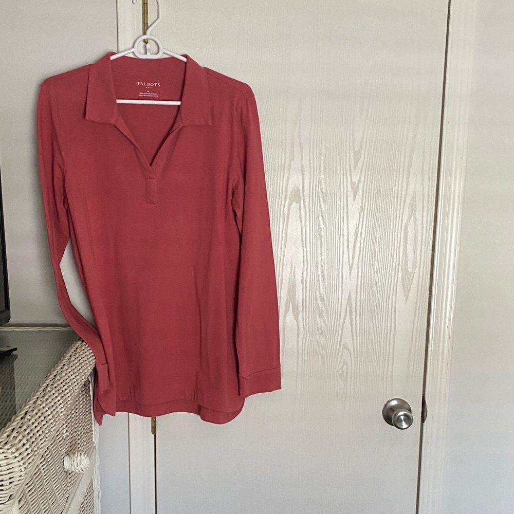 Talbot size medium tunic long sleeves has a little bit of weight to it.